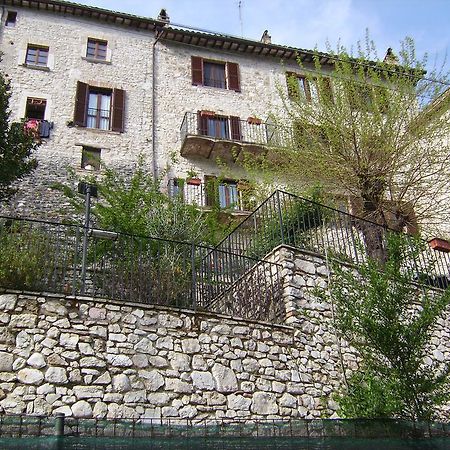 Il Castello Sul Lago Arrone エクステリア 写真