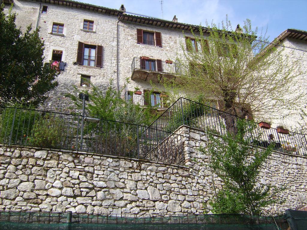 Il Castello Sul Lago Arrone エクステリア 写真