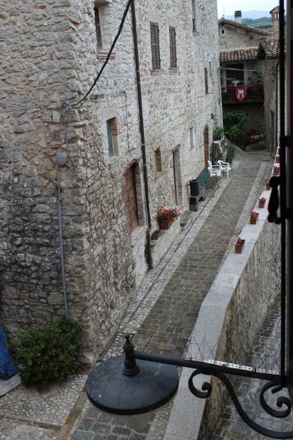 Il Castello Sul Lago Arrone エクステリア 写真