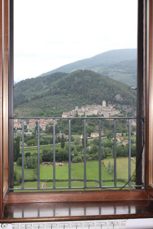 Il Castello Sul Lago Arrone エクステリア 写真