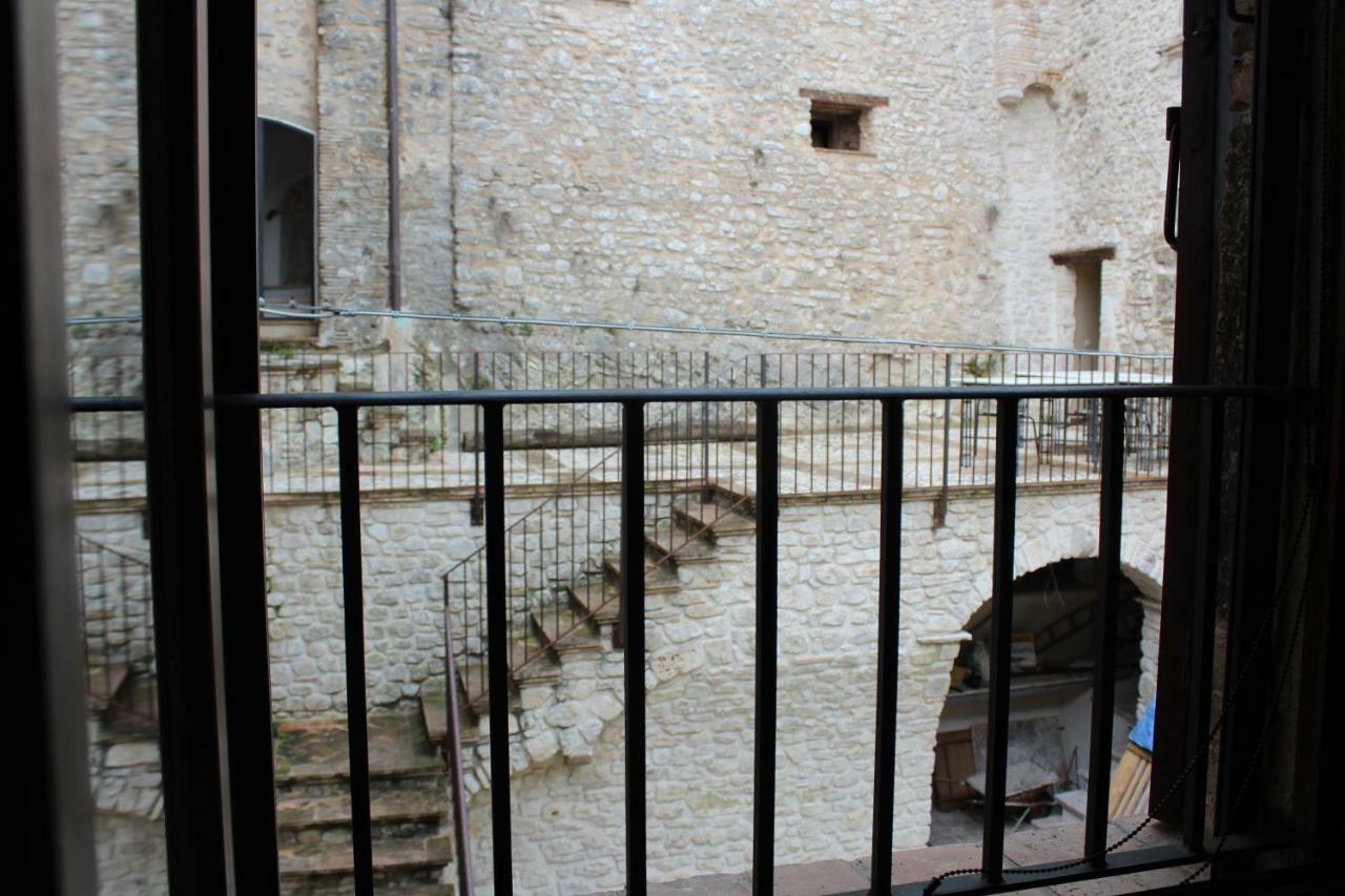 Il Castello Sul Lago Arrone エクステリア 写真