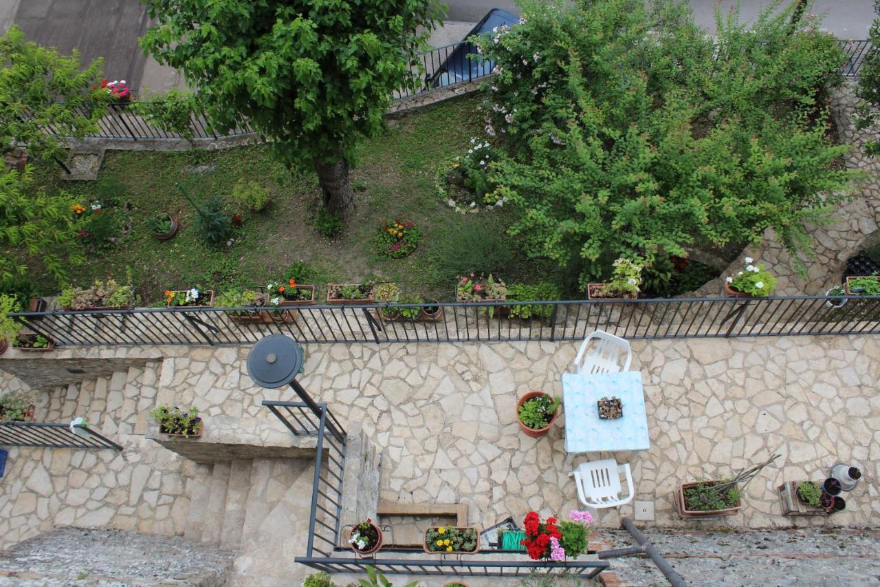 Il Castello Sul Lago Arrone エクステリア 写真