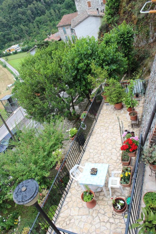 Il Castello Sul Lago Arrone エクステリア 写真